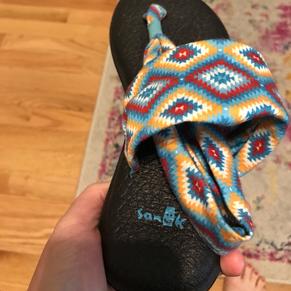 Worn maybe twice size 7 Sanuks!